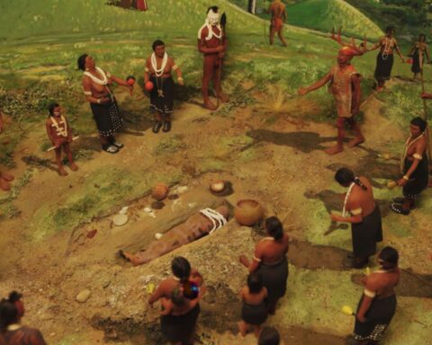 A diorama of an Indigenous burial site.